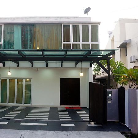 Gurney Luxe Inn George Town Esterno foto