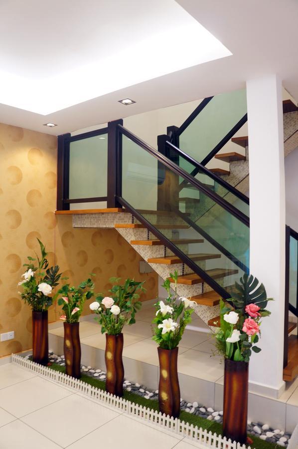 Gurney Luxe Inn George Town Esterno foto