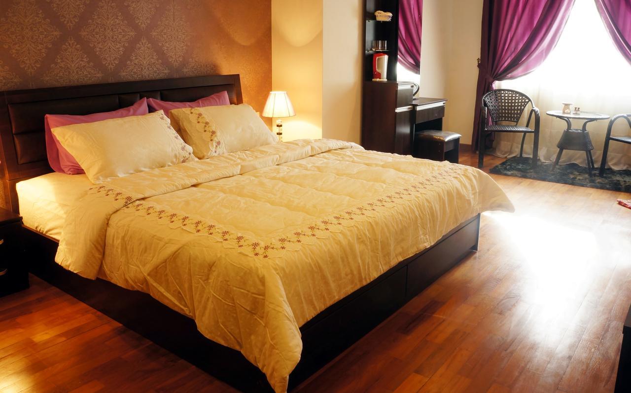 Gurney Luxe Inn George Town Esterno foto