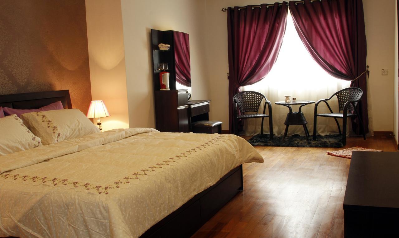 Gurney Luxe Inn George Town Esterno foto